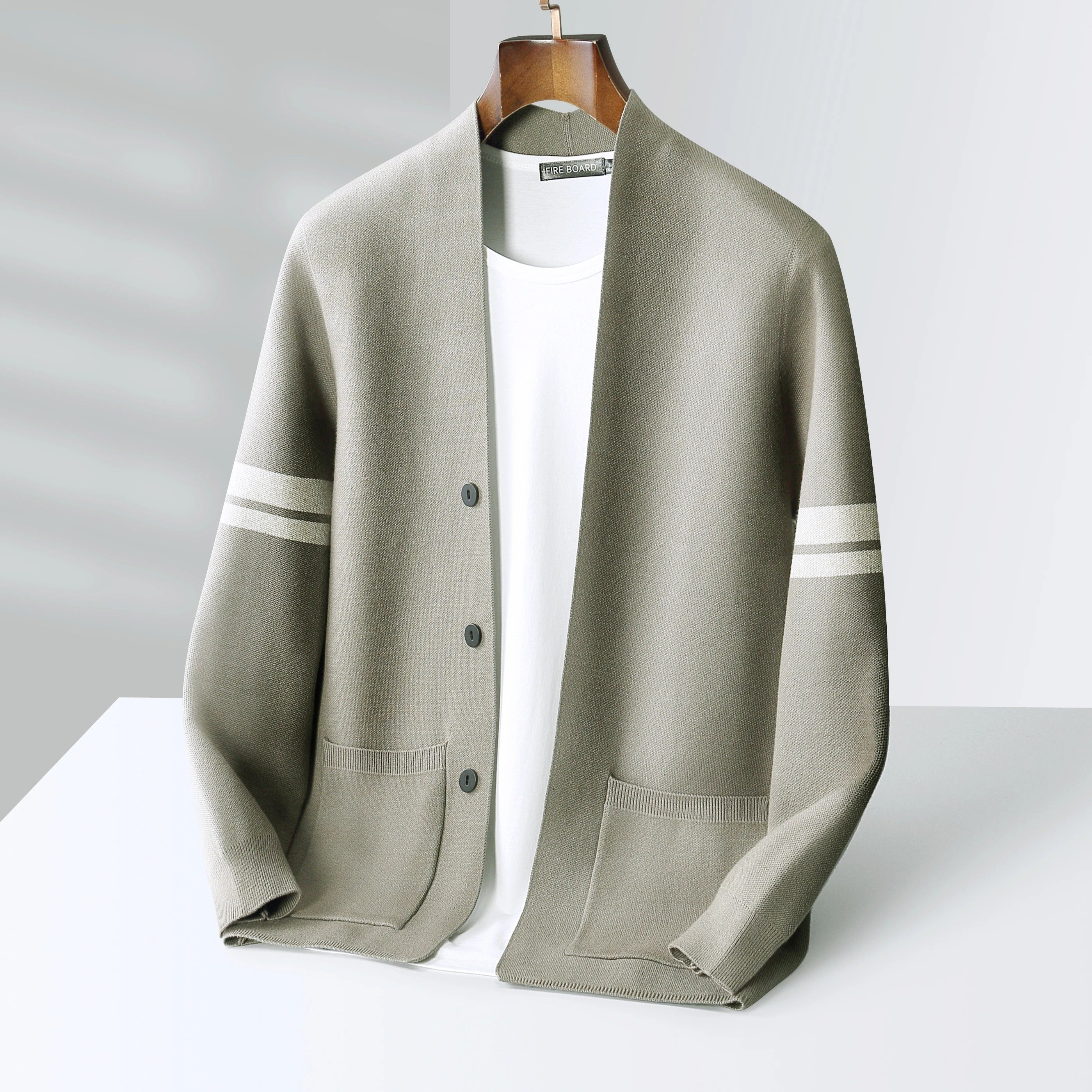 Tom Hollinger | Herren Merino-Mischung Cardigan mit gestreiften Ärmeln und aufgesetzten Taschen