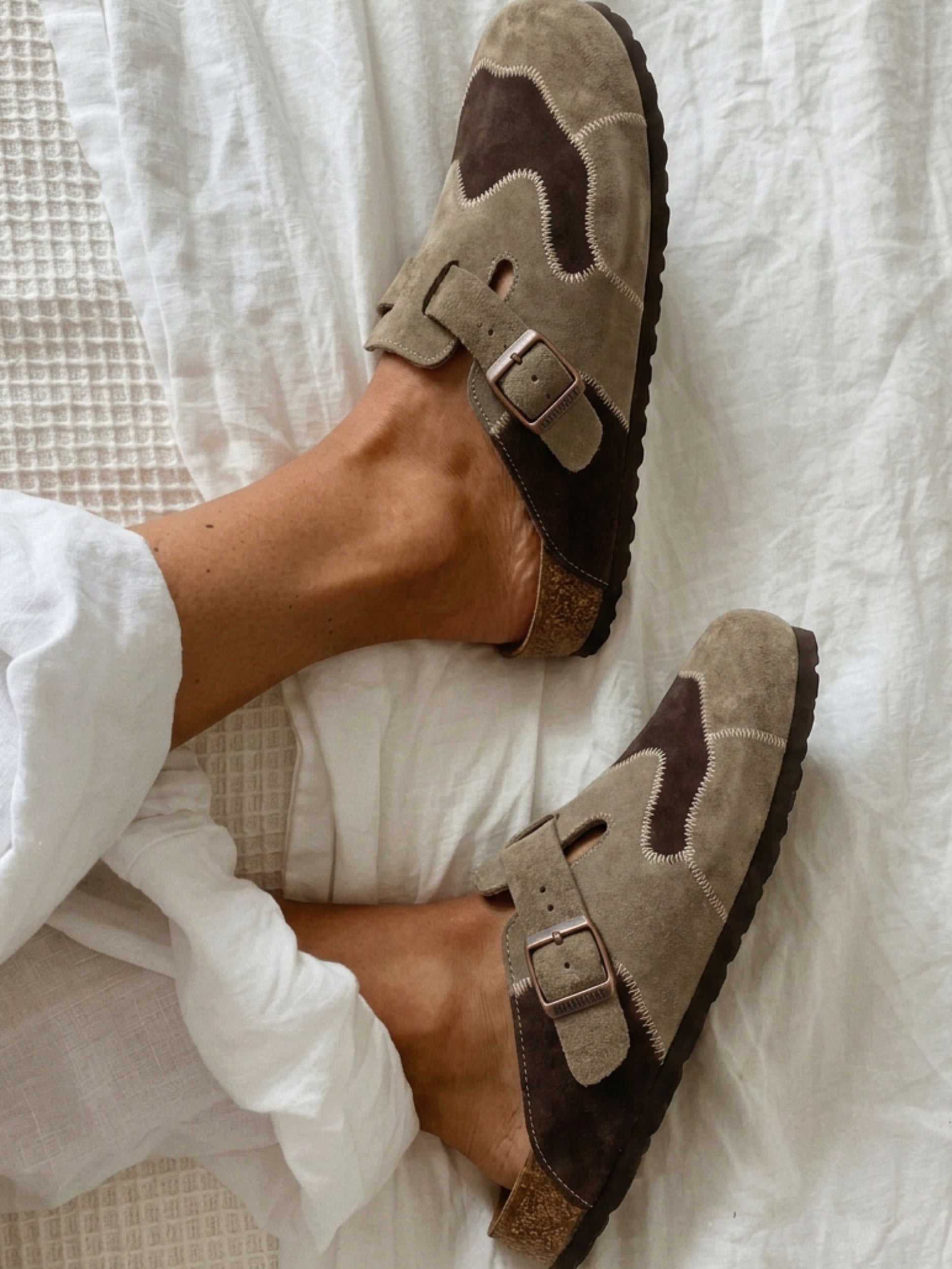 Tom Hollinger | Unisex Clogs Aus Veloursleder In Patchwork Beige