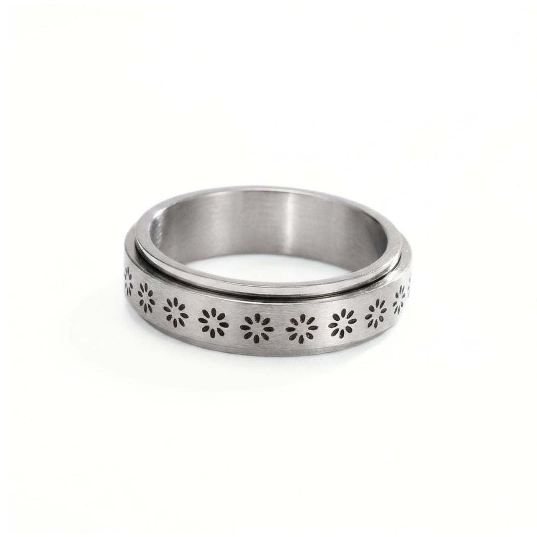 Tārā Spinning Ring