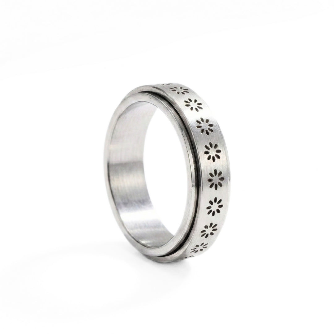 Tārā Spinning Ring