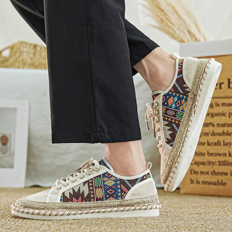 Tom Hollinger | Ethno-Sneaker mit Bastsohle und Muster