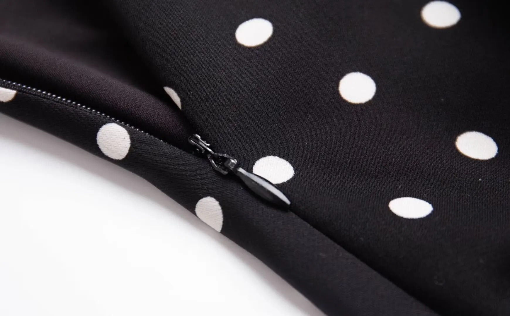 Tom Hollinger | Gepunktetes Neckholder-Midikleid